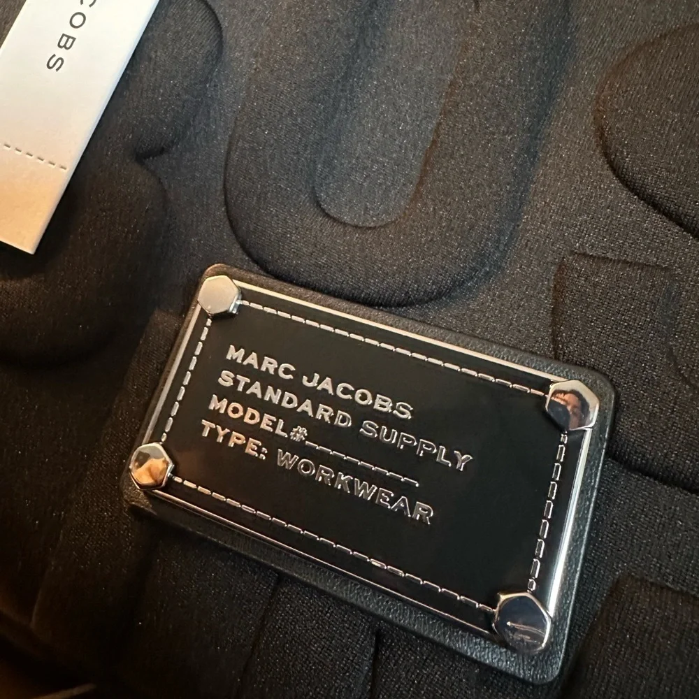 NWT! NEW! Marc Jacobs Jumbo Logo Contrast Embossed Laptop Bag with Logo strap